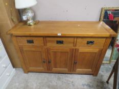 A MODERN LIGHT OAK SIDEBOARD W-139 CM