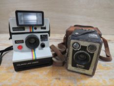 A VINTAGE POLAROID LAND CAMERA 1000 POLATRONIC TOGETHER WITH A BOX CAMERA (2)