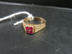 A FOUR STONE RUBY STYLE RING STAMPED 18CT - APPROX WEIGHT 3.5 G