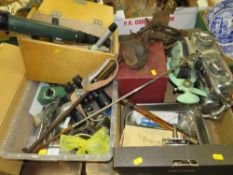 A LARGE QUANTITY OF MEDICAL, OPTICAL AND SCIENTIFIC COLLECTABLES TO INCLUDE A CLOCKWORK POLYGRAPH,