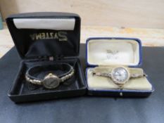 A HALLMARKED 9CT GOLD LADIES WRISTWATCH ON EXPANDABLE BRACELET IN ORIGINAL BOX TOGETHER WITH A