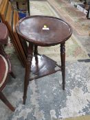 AN UNUSUAL TURNED WOODEN 3 LEGGED STAND