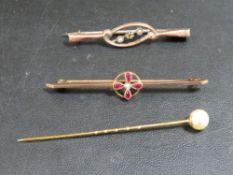A 9CT GOLD BAR BROOCH SET WITH PINK STONES TOGETHER WITH A 9CT STICK PIN WITH PEARL AND ANOTHER