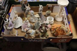 A TRAY OF ASSORTED FIGURES TO INCLUDE AN ORIENTAL GENTLEMAN, ART DECO FIGURE ETC