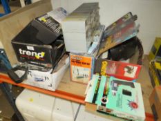 A QUANTITY OF ASSORTED TOOLS TO INCLUDE MITRE SAW, TOOLBOX AND CONTENTS ETC