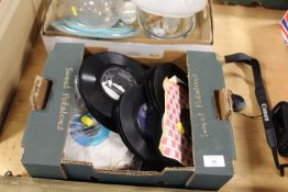 A SMALL TRAY OF ASSORTED 7