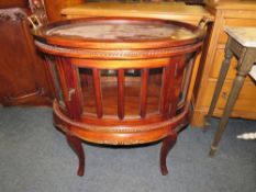 A MODERN MAHOGANY VITRINE WITH A LIFT OFF TRAY - W 73 CM