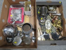 TWO TRAYS OF ASSORTED METALWARE TO INCLUDE HORSE BRASSES ETC