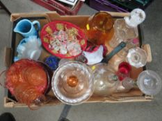 A TRAY OF ASSORTED GLASSWARE TO INCLUDE BLUE VASELINE EXAMPLES ETC