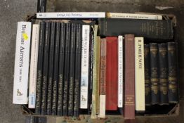 A TRAY OF ASSORTED ART RELATED BOOKS