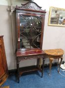 AN EDWARDIAN MAHOGANY SLIM CHIPPENDALE STYLE DISPLAY CABINET H-201 CM W-76.5 CM