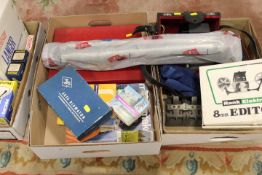 A QUANTITY OF PROJECTOR EQUIPMENT TO INCLUDE A BOXED PRINZ LANCER AUTOMATIC MOVIE PROJECTOR AND A 3M