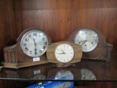 TWO VINTAGE MANTLE CLOCKS TOGETHER WITH A METAMEC RETRO EXAMPLE (3)