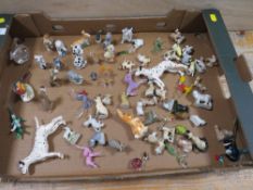 A TRAY OF ASSORTED MINIATURE ANIMALS TO INCLUDE WADE, GLASS ANIMALS, BESWICK DALMATIONS ETC (QTY)