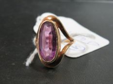 A VINTAGE STYLE AMETHYST RING STAMPED 9CT - APPROX WEIGHT 6.2 G