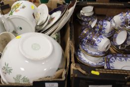 A TRAY OF SANDON BLUE AND WHITE GILT TEAWARE TOGETHER WITH A TRAY OF CERAMICS TO INCLUDE