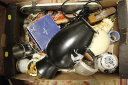 TWO TRAYS OF ASSORTED CERAMICS TO INCLUDE A CROWN DEVON TABLE LAMP