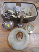 A SMALL TRAY OF COLLECTABLES TO INCLUDE A SMALL HALLMARKED SILVER FOOTED NUT DISH BY WALKER AND