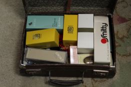 A SMALL SELECTION OF BOXED VINTAGE PERFUMES TO INCLUDE BLUE GRASS KIKU ETC CONTAINED IN A SMALL