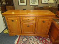 A MODERN SIDEBOARD - L 131 CM