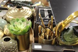 TWO TRAYS OF EX SHOW HOME SUNDRIES TO INCLUDE VASES AND SCULPTURE ETC.