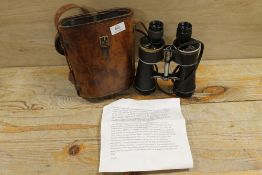 A MILITARY CASED SET OF WW2 ERA GERMAN KRIEGSMARINE 7 X 50 BINOCULARS