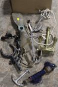 A BOX CONTAINING SMALL METAL NAUTICAL ACCESSORIES TOO INCLUDE PROPELLERS AND ANCHORS
