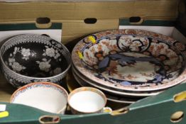A TRAY OF CERAMICS TO INCLUDE ORIENTAL CHARGERS ETC A/F