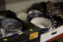 THREE TRAYS OF ASSORTED CERAMICS TO INCLUDE ROYAL DOULTON, WEDGWOOD BLACK JASPERWARE, ROYAL