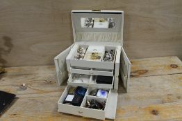 A JEWELLERY BOX AND CONTENTS TO INCLUDE WATCHES, COINS, ETC