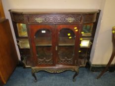 AN EDWARDIAN PARLOUR CABINET - W 121 CM