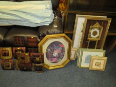 A QUANTITY OF ASSORTED PICTURE & PRINTS, WALL PLAQUES ETC