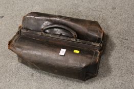 A VINTAGE LEATHER GLADSTONE BAG A/F