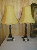 A PAIR OF TRADITIONAL GILT & ONYX TABLE LAMPS WITH SHADES, OVERALL H 75 cm (2)