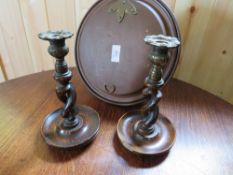 A PAIR OF OAK BARLEYTWIST CANDLESTICKS PLUS A VINTAGE BRASS WARMING PAN (3)
