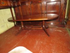 A REPRODUCTION MAHOGANY OVAL COFFEE TABLE