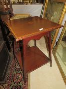 AN EDWARDIAN MAHOGANY INLAID TWO TIER OCCASIONAL TABLE, H 71 cm, W 51 cm