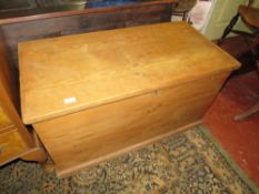 AN ANTIQUE PINE BLANKET BOX, W 97 cm