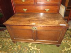 AN ANTIQUE ELM BLANKET BOX, W 90 cm