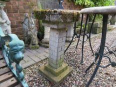 A GARDEN BRICK EFFECT SUN DIAL, H 81 cm