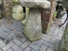 AN ANTIQUE SANDSTONE STADDLESTONE, H 71 cm