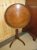 A 19TH CENTURY MAHOGANY TILT-TOP PEDESTAL TABLE OF SLIM PROPORTIONS, H 71 cm, Dia. 45.5 cm