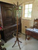 A 20TH CENTURY BENTWOOD HAT / COAT STAND