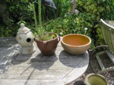 A SMALL TERRACOTTA STYLE URN TOGETHER WITH A BIRD FEEDER AND A LOW URN (3)