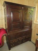 A GEORGIAN OAK LIVERY CUPBOARD HAVING TWO DRAWERS TO THE BASE WITH THREE DUMMY DRAWERS ABOVE -