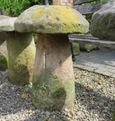 AN ANTIQUE SANDSTONE STADDLESTONE, H 62 cm