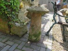 AN ANTIQUE SANDSTONE STADDLESTONE, H 68 cm