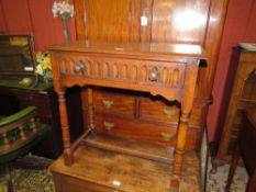 A 20TH CENTURY OAK SINGLE DRAWER SIDE TABLE, W 76 cm