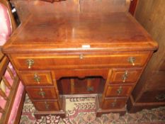 A 19TH CENTURY WALNUT AND INLAID KNEEHOLE DESK, HAVING AN ARRANGEMENT OF SEVEN DRAWERS, H 79 cm, W