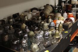 A COLLECTION OF ASSORTED CASTORS TO INCLUDE SILVERPLATED, CERAMIC AND A SILVER EXAMPLES - CONTAINED